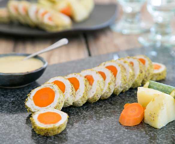 Steamed chicken roll and vegetables with vegetable sauce