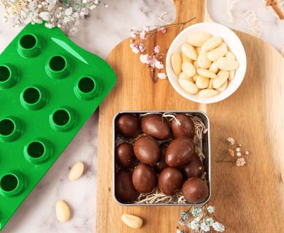 Czekoladowe jajka z migdałami