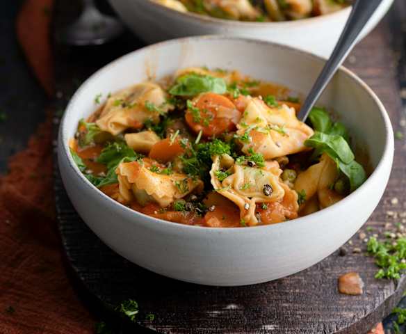 Sopa de entulho com tortellini Sopa de entulho com tortellini