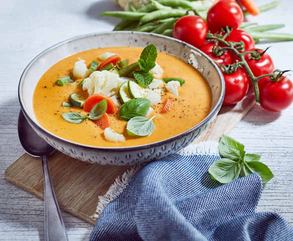 Sommerliche Gemüsesuppe