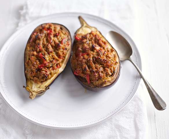 Beringela recheada com atum