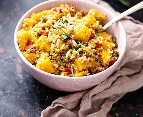 Sałatka z kaszą bulgur i dynią na ciepło
