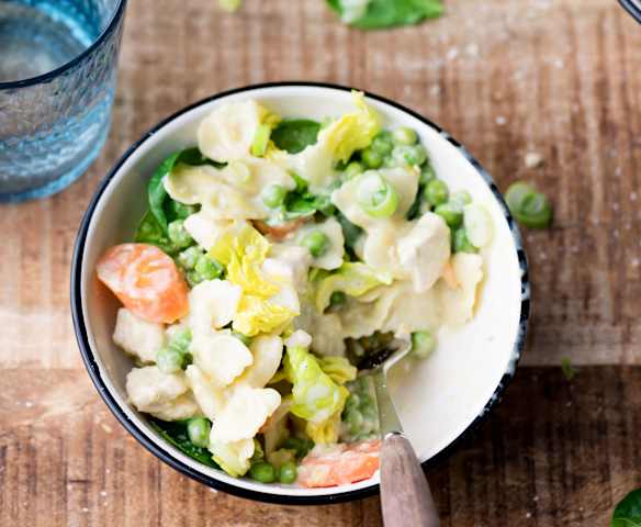 Těstovinový salát s kuřetem