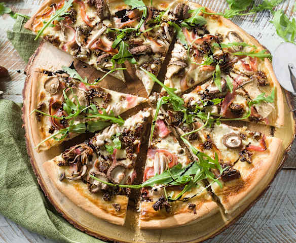 Pizza con setas de primavera