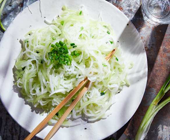 葱香拌莴笋白萝卜丝