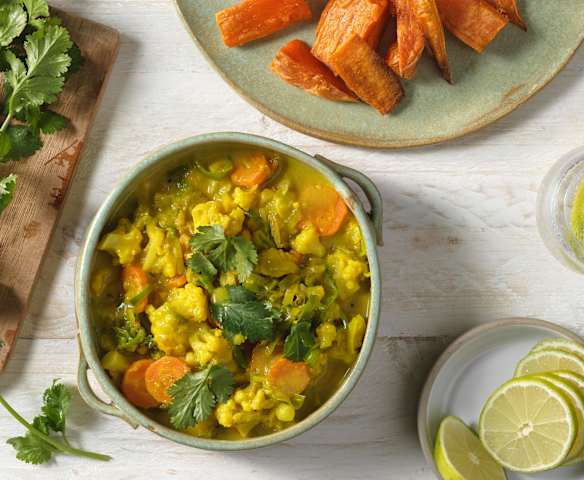 Karibisches Karfiol-Curry mit Süßkartoffeln