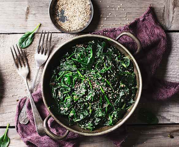 Ensalada de espinacas con sésamo