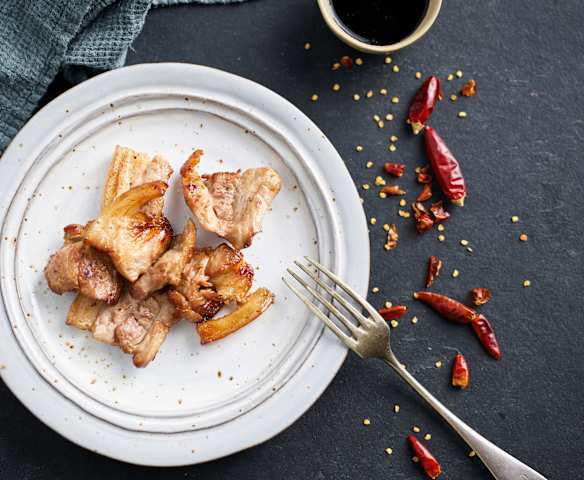 Schweinebauch anbraten