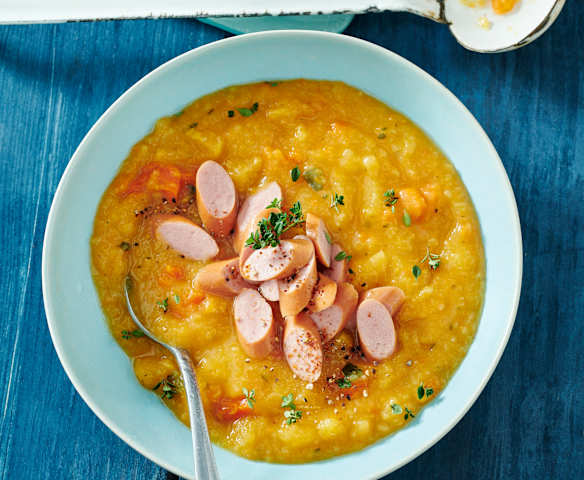 Steckrübeneintopf mit Wiener Würstchen