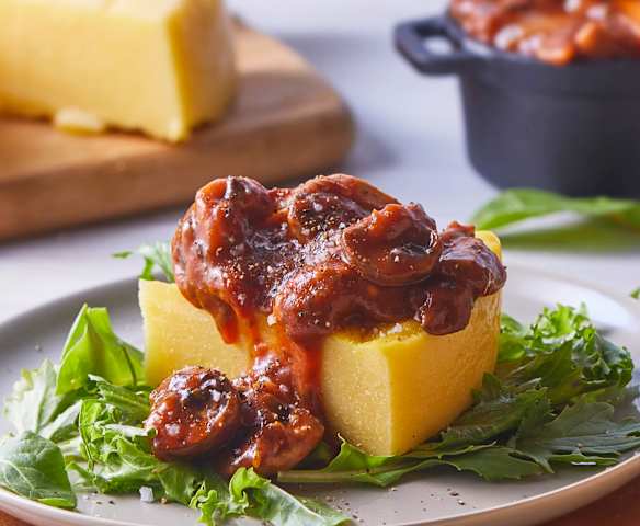 Polenta con estofado de hongos