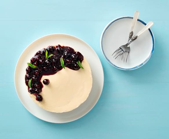 Baked blueberry and hazelnut cheesecake