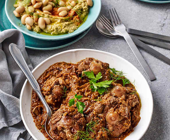 Oxtail stew with butter bean mash (TM6)