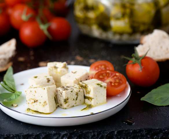 Feta vegan in olio aromatico