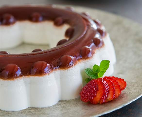 Πανακότα χαλλούμι με ζελέ φράουλας