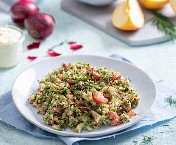 Surówka brokułowa całoroczna