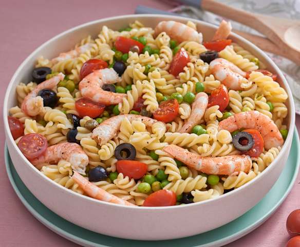 Ensalada de pasta y vegetales con langostinos Ensalada de pasta y vegetales con langostinos