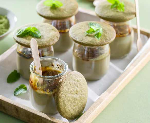 Galletas y crema catalana de té matcha