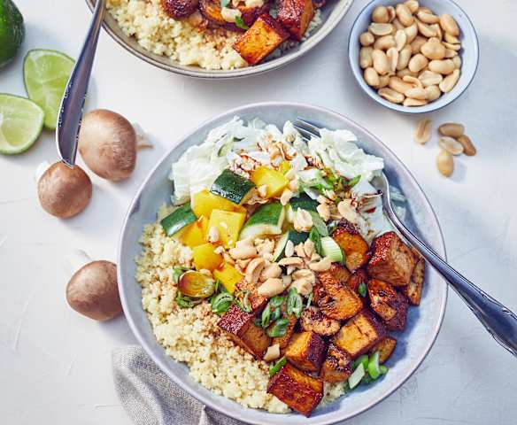 Tofu-Gemüse-Bowl mit Couscous Tofu-Gemüse-Bowl mit Couscous