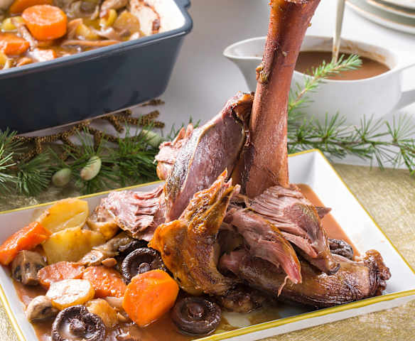 Jarrete de ternera braseado a baja temperatura con guarnición de verduras