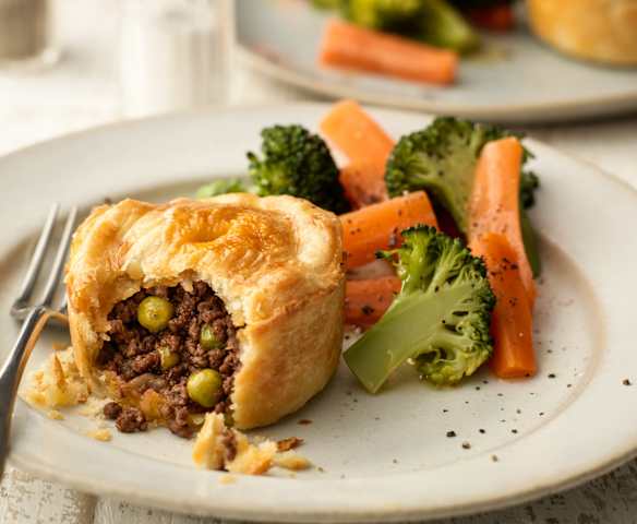 Mini Minced Beef Pies with Steamed Vegetables
