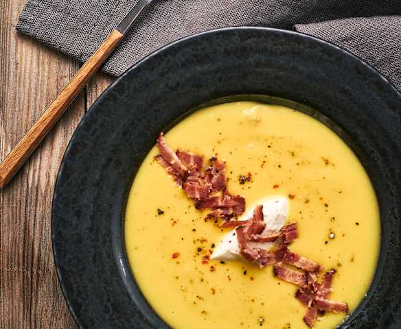 Πατατόσουπα με σελινόριζα και κουρκουμά