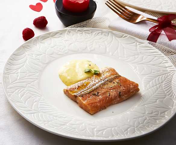Filetti di salmone sottovuoto con salsa bernese