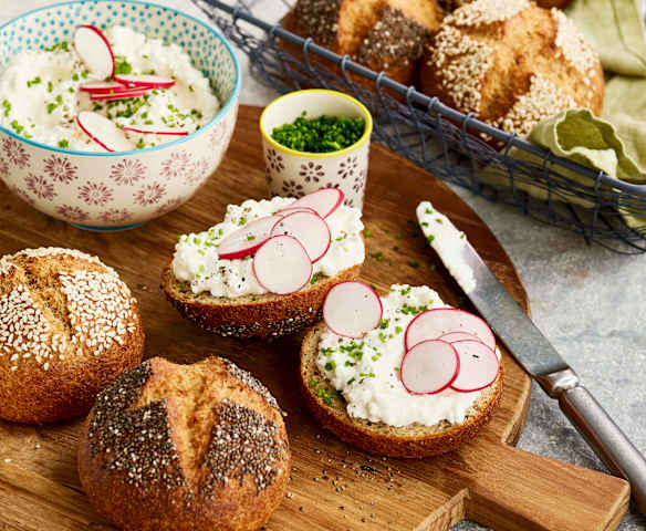 Quark-Mandel-Brötchen Quark-Mandel-Brötchen