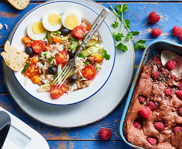 Salade de riz au thon, œufs et crudités - Gâteau au chocolat et framboises