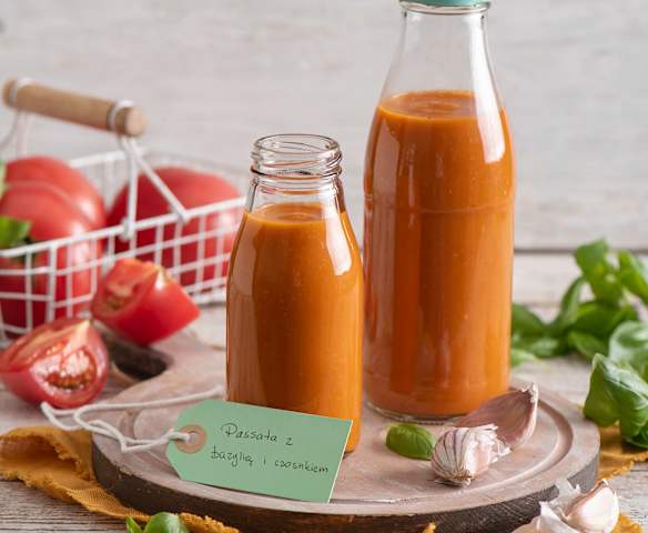 Przecier pomidorowy (passata) z bazylią i czosnkiem