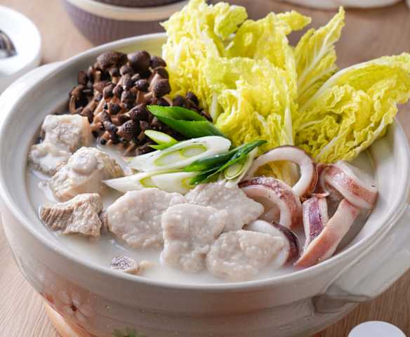 芋頭麵疙瘩排骨蒜蒜鍋