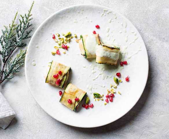 Ravioli de calabacín con cottage y salmón