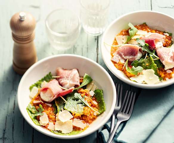 Ravioles de roquette, sauce tomate, jambon et mozzarella