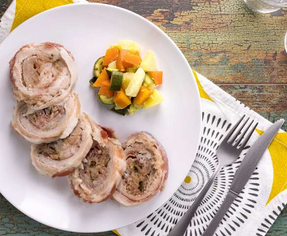 Lonza di maiale farcita e verdure al vapore