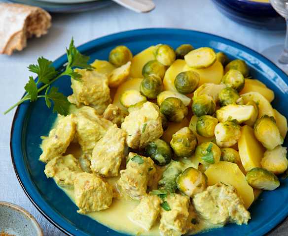 Sauté de veau au curry, pommes de terre et choux de Bruxelles