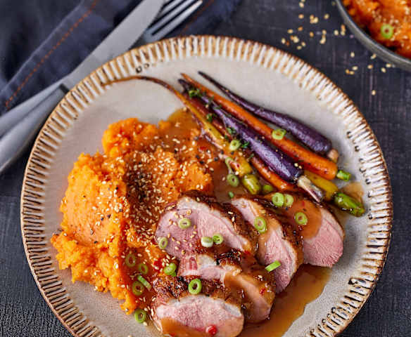 Entenbrust mit Orangensauce und Süßkartoffel-Sesam-Stampf