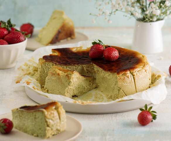 Baskijski sernik pistacjowy Baskijski sernik pistacjowy