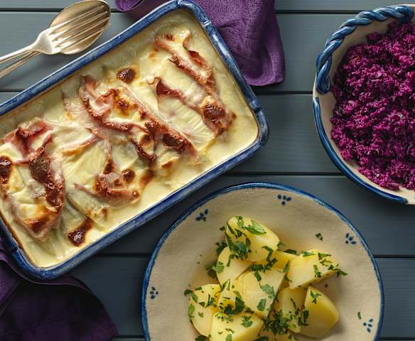 Überbackener Chicorée mit Petersil-Erdäpfel und Rohkostsalat Überbackener Chicorée mit Petersil-Erdäpfel und Rohkostsalat