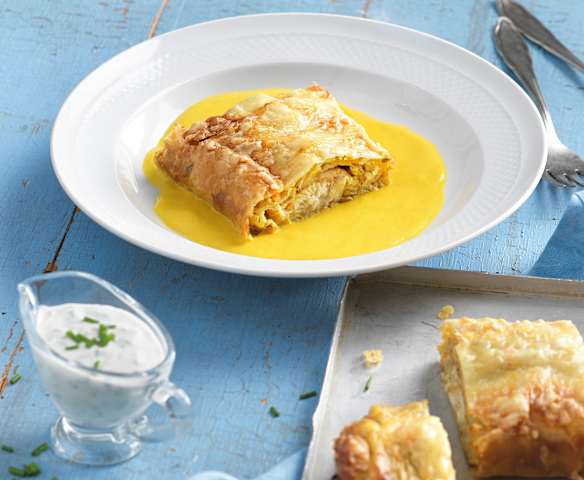 Wurzelstrudel mit Räucherforelle und Karottensauce