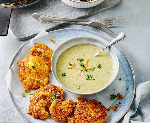 Linsen-Kartoffel-Puffer mit Cashew-Dip (vegan)