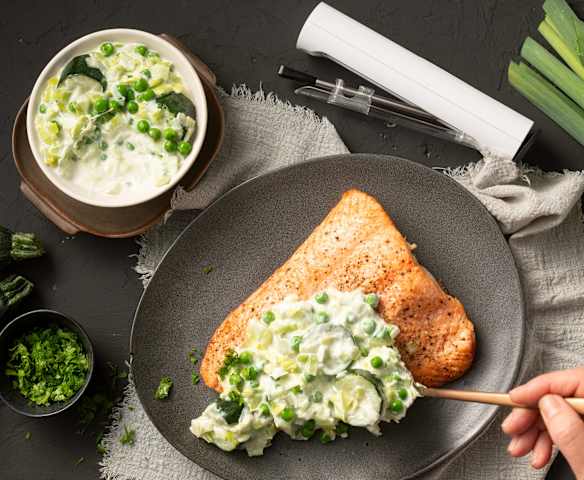 Salmone con salsa ai porri e piselli