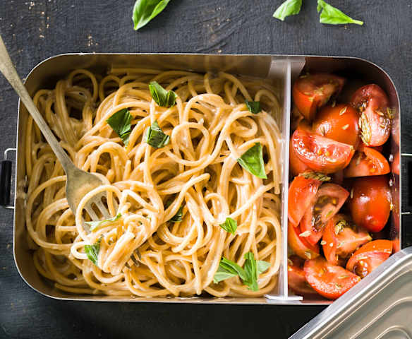 Espaguetis integrales con salsa Alfredo