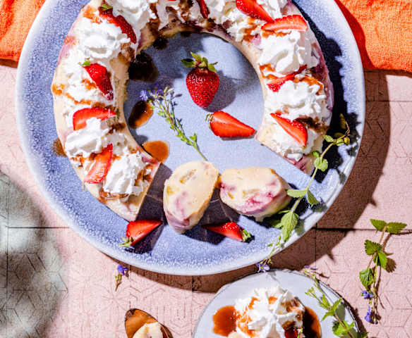 Gâteau vapeur vanille, fraise, rhubarbe