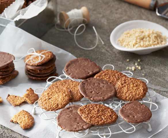 Pastas crujientes de almendra con chocolate