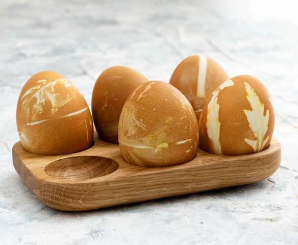 Œufs de couleur rouge-marron