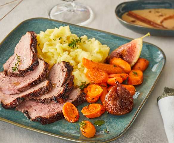 Magret de canard au miel, carottes et figues rôti, écrasé de pommes de terre à l'huile de truffe
