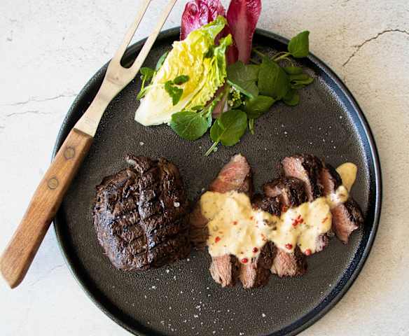 Sous vide fillet steak with gin and peppercorn sauce