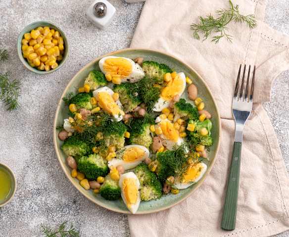 Brokułowa sałatka z jajkiem