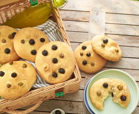 Mini focaccias con aceitunas
