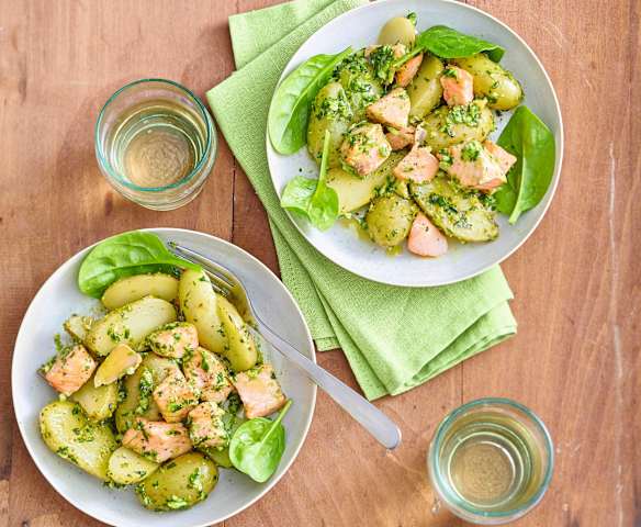 Salade de pommes de terre, pesto d’épinards et saumon vapeur