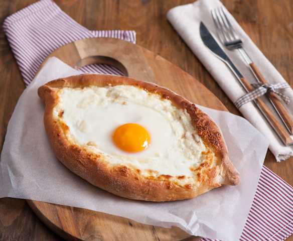 Chaczapuri adżarskie